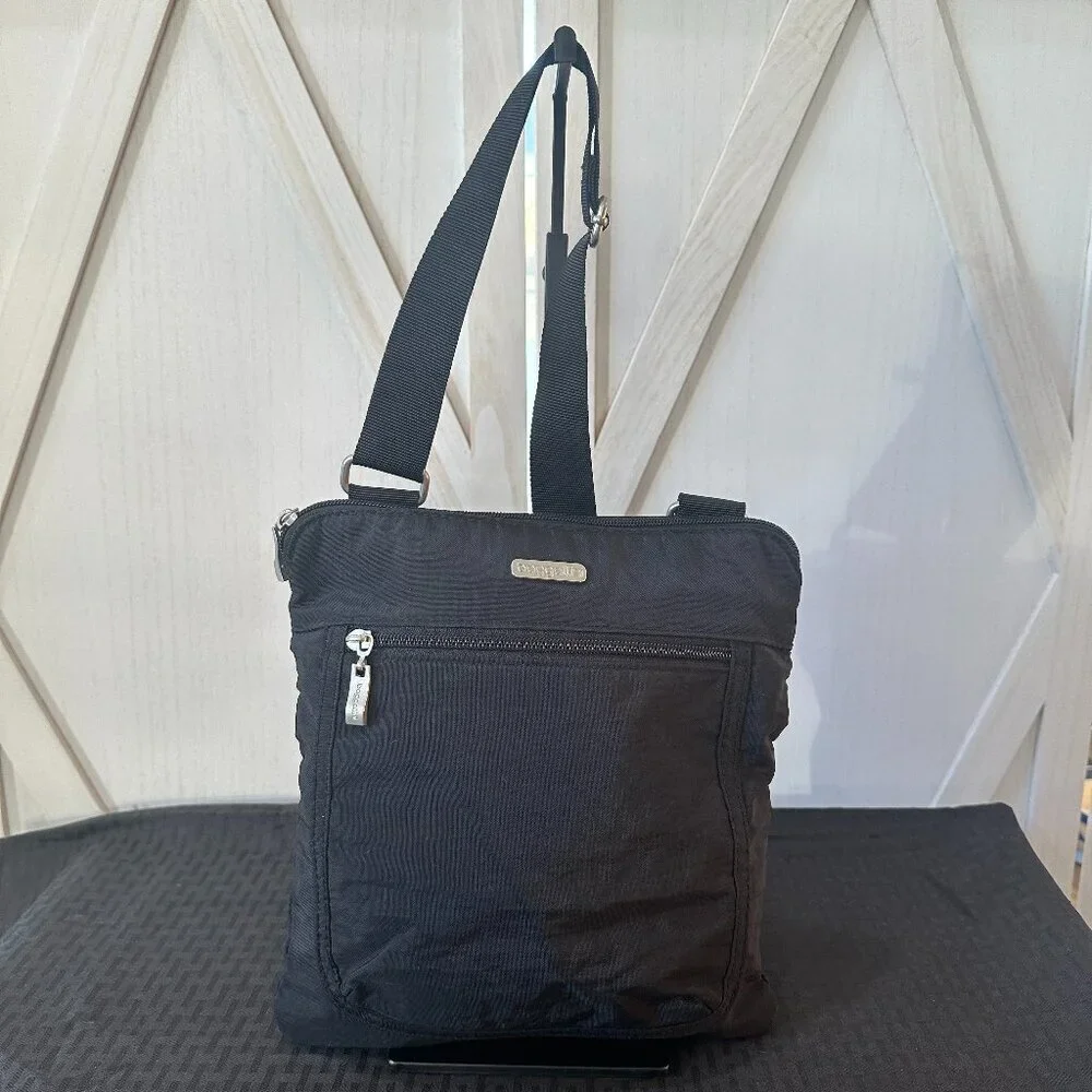 Baggallini The Pocket Slim Crossbody Bag